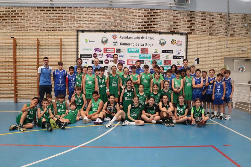 En el pabellón del instituto, comenzamos con un cuadrangular entre nuestros tres alevines y Tarazona