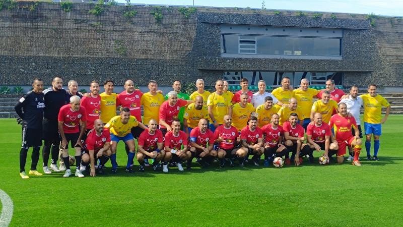 VISITA DE LOS VETERANOS DE LA ESCUELA DE FUTBOL 